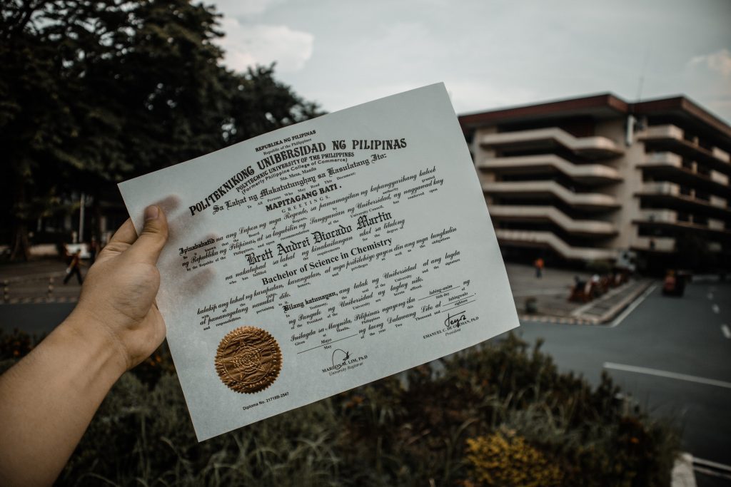 difference between a diploma and a certificate