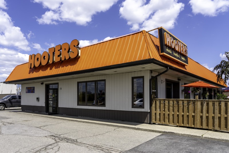 Hooters